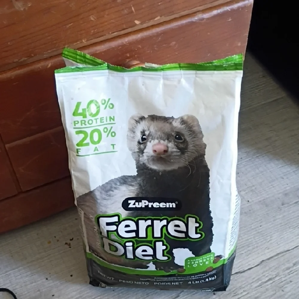 Green and White Ferret Food for Small Pets